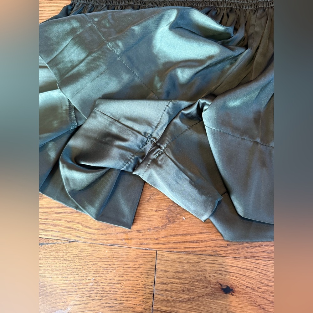 NWT. Natural Life. Daisy Skort. Olive Green. Size Medium. - Picture 6 of 11